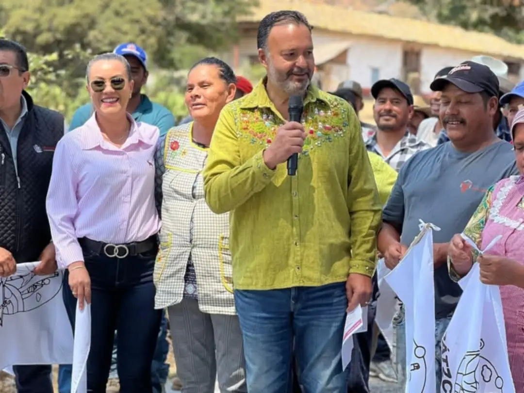 Julio Arreola da inicio a obra de agua potable en la Ex Hacienda de Charahuén