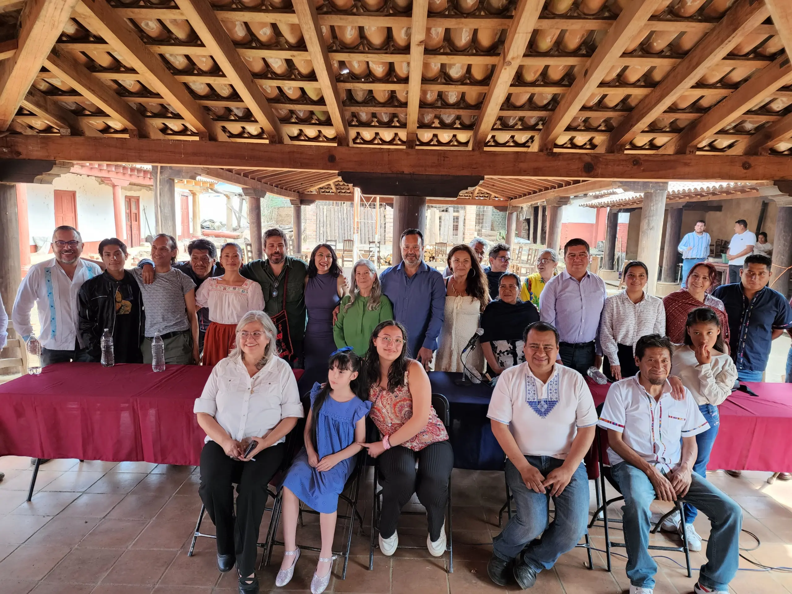 Julio Arreola impulsa el cine comunitario y celebra la filmación de “Ernestina y el Duque”