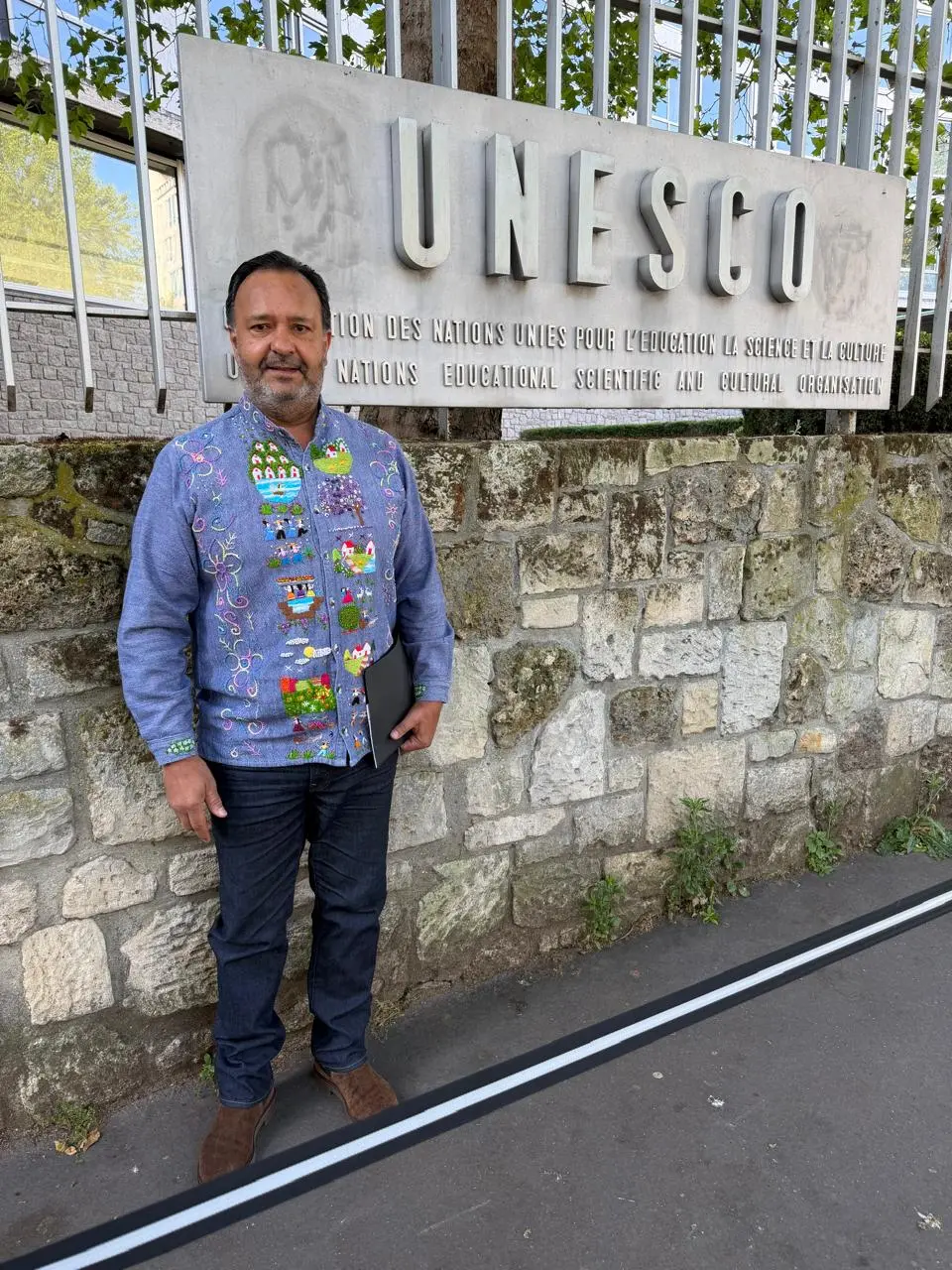 Julio Arreola posiciona a Pátzcuaro en la UNESCO de París, Francia