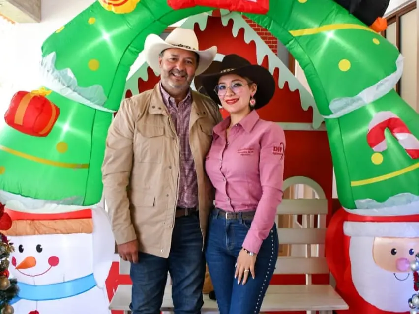 Julio Arreola y Andrea Rodríguez presentan la Caravana Navideña 2025 en Pátzcuaro