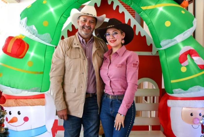 Julio Arreola y Andrea Rodríguez presentan la Caravana Navideña 2025 en Pátzcuaro