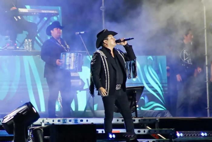 Julión Álvarez cancela concierto en Texas por visa revocada