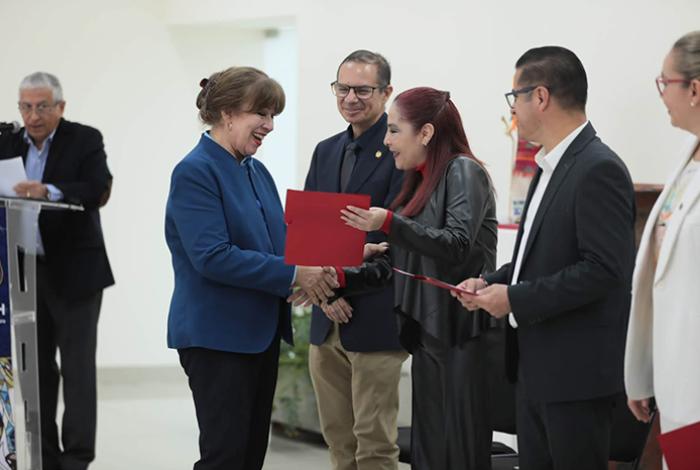 Justicia laboral en la Facultad de Derecho de la UMSNH: Entregan nombramientos definitivos