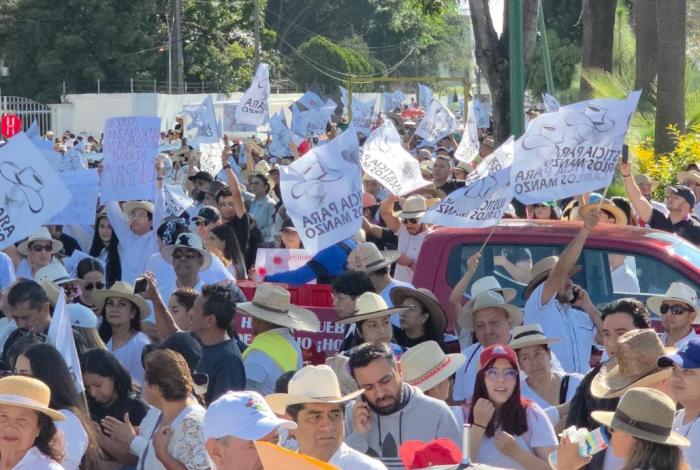 “Justicia para Carlos Manzo”: Uruapan amanece blindada y unida en clamor por la paz