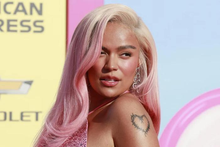 Karol G comparte fotos de su fiesta de quince años