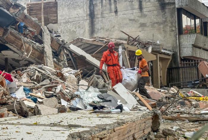 La historia de las trillizas Saavedra y sus padres: Sobrevive solo un integrante de la familia tras terremoso
