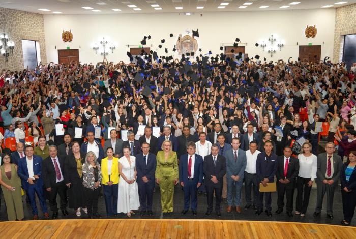 ⁠La rectora de la UMSNH, Yarabí Ávila, entregó reconocimientos del Pase por Excelencia a 353 estudiantes nicolaitas y de Escuelas Incorporadas