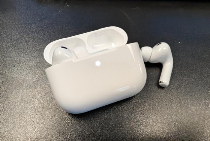 La traducción en tiempo real para AirPods ya está disponible en la Unión Europea
