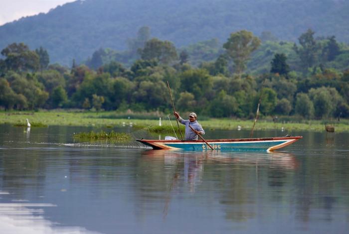 Lago de Pátzcuaro, con buen nivel para navegar: prestadores de servicios
