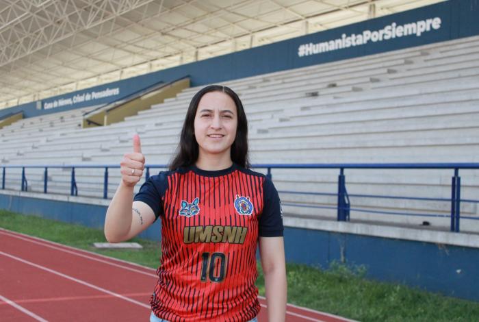Las nicolaitas María de la Luz Quezadas y Cristina Estrella, destacan en el fútbol