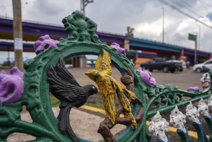 Las únicas bancas ‘a color’ de Morelia están en la fuente del Bombero