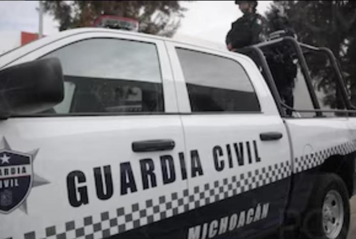 Le dan un tiro en el brazo y escapan