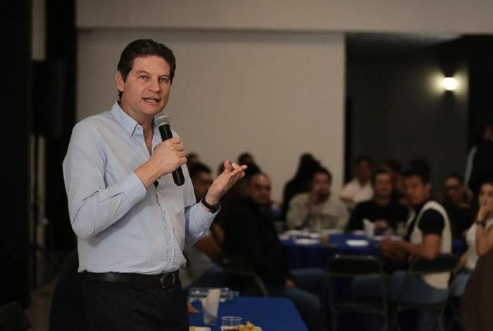 “Le echamos más agua a los frijoles”, promete Alfonso Martínez, sin precisar estrategia para migrantes