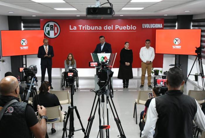 Leonel Godoy le hace daño a Morena y le hace daño a la política: Memo Valencia