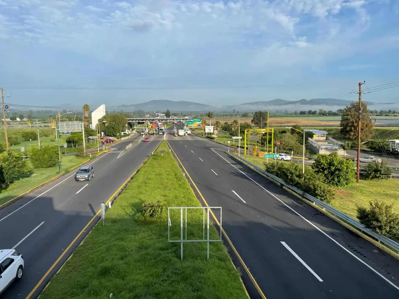 Liberan carreteras tras dialogo con gobierno de Michoacán