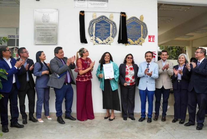 Licenciatura en Salud Pública de la UMSNH obtiene su primera acreditación; Yarabí Ávila recibe el dictamen por parte de los CIEES