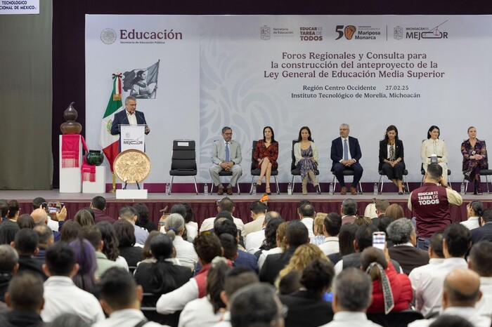  Llama Morón a docentes de Michoacán a cooperar por la transformación de la educación