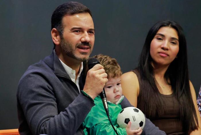 Llama Yankel Benítez a jóvenes a tomar el control con energía y visión