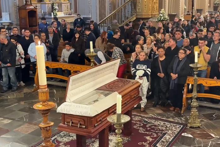 Llega a la Catedral de Morelia el cuerpo del arzobispo emérito, Carlos Garfias Merlos