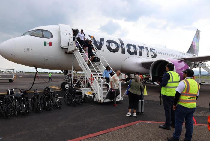 Llega a Morelia el primer vuelo directo de Ontario gestionado por el Gobierno de Michoacán