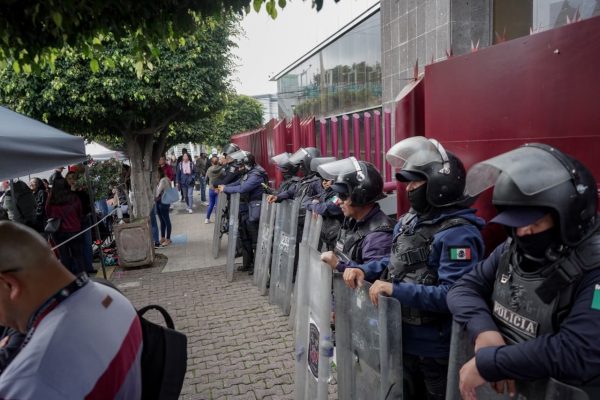 Llega AROP al edificio del PJF; trabajadores cumplen una semana de paro