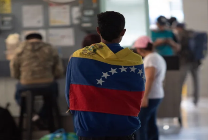 Llegan a Venezuela 201 migrantes deportados en un vuelo procedente de Texas