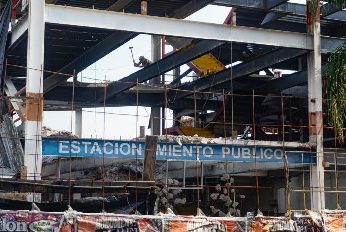 ‘Llevamos dos años así’: comerciantes del mercado siguen sin respuesta tras incendio