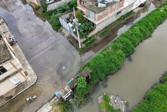 Lluvia deja encharcamientos en la colonia Carlos Salazar