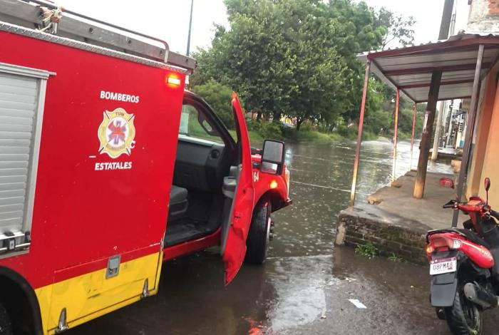 Lluvias dejan encharcamientos en Morelia; PC vigila nivel de ríos