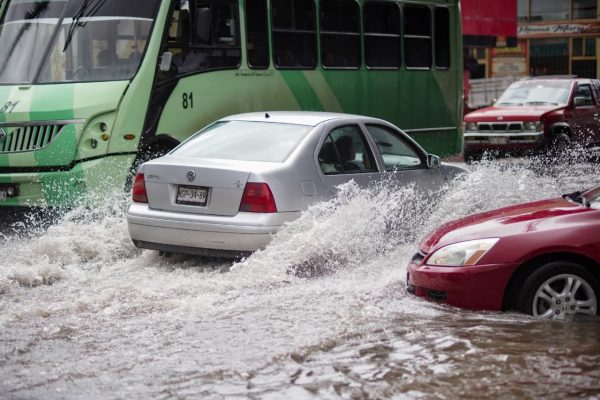 Lluvias provocan inundaciones y complican la circulación en Morelia