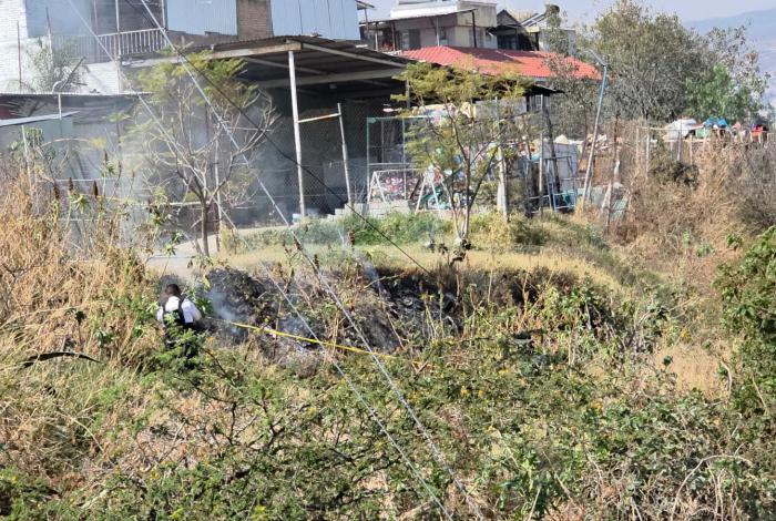 Lo llevaron en un carrito de supermercado y le prendieron fuego en un lote baldío