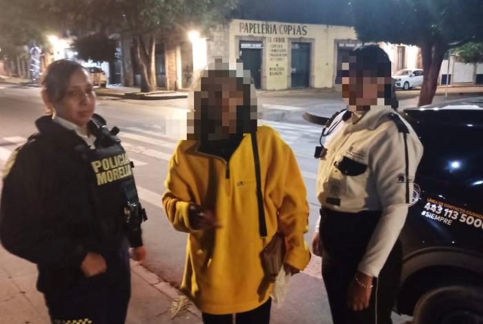Localiza Policía Morelia a mujer extraviada y la reúne con su familia