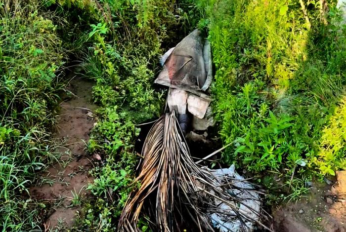 Localizan a un hombre asesinado a un costado de la carretera “libre” Uruapan-Pátzcuaro