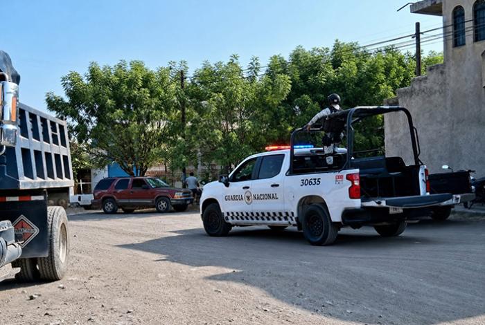 Localizan a un hombre asesinado con lesiones por explosivo en Apatzingán