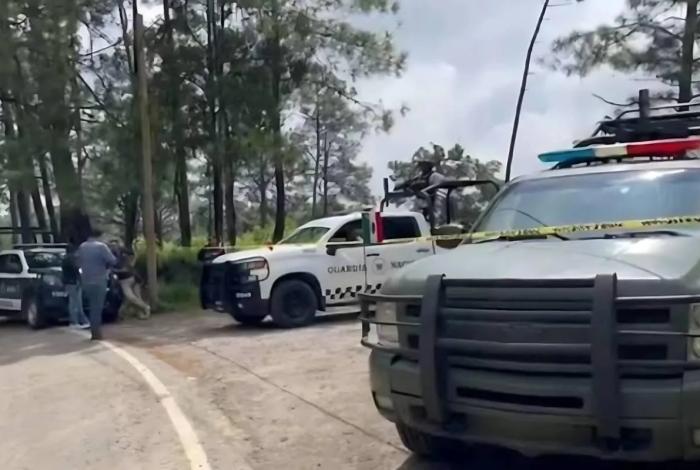Localizan cadáver con signos de violencia en carretera Pátzcuaro-Uruapan, Michoacán