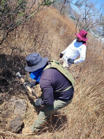  Localizan cadáver de mujer y una osamenta, en fosas del Cerro de La Cruz de Jacona