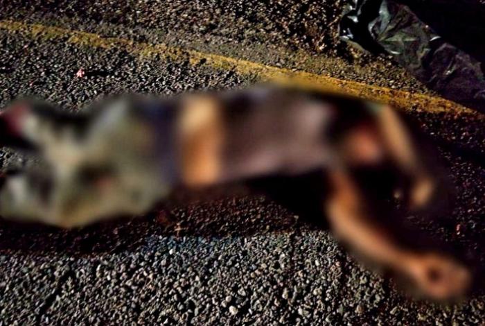 Localizan cadáver engrilletado, tirado en carretera de Coalcomán