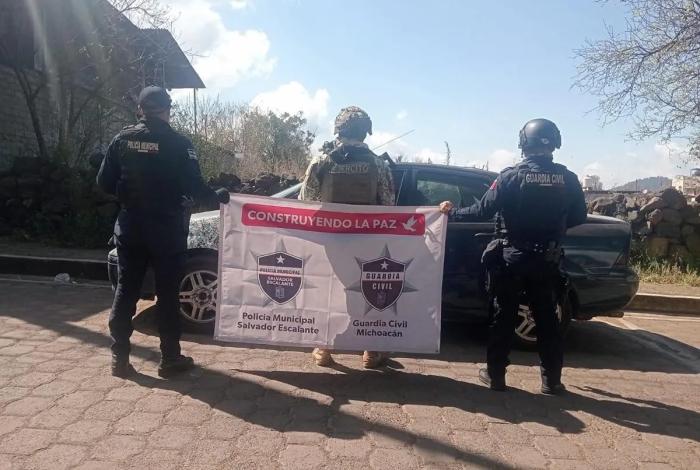 Localizan dos vehículos con reporte de robo en Salvador Escalante, Michoacán