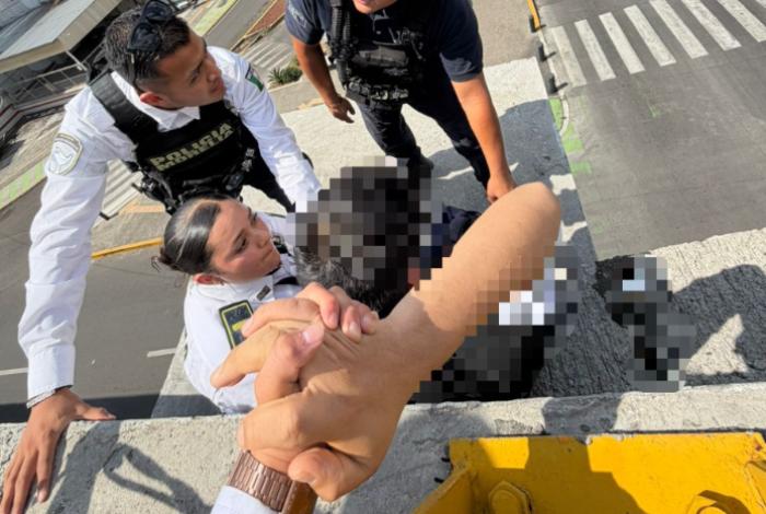 Logran frustrar intento de suicidio en salida a Mil Cumbres; el hombre tenía una crisis emocional