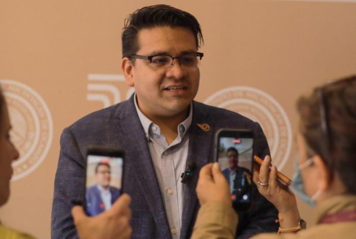 Los papás también deben tener una licencia por paternidad: Toño Carreño, tras presentar punto de acuerdo