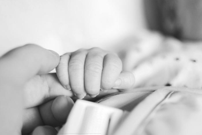 Madre abandona a su recién nacida en canal de aguas residuales, en Jalisco