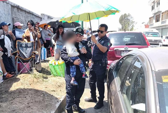 Madre deja a niño dentro de auto sin ventilación por ir a buscar boletos de “El Buki”, en Morelia