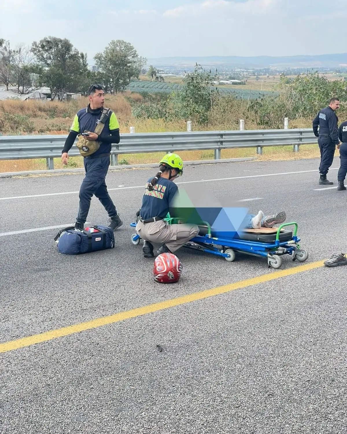 Madre e hijo lesionados tras derrapar motocicleta cerca del aeropuerto de La Piedra