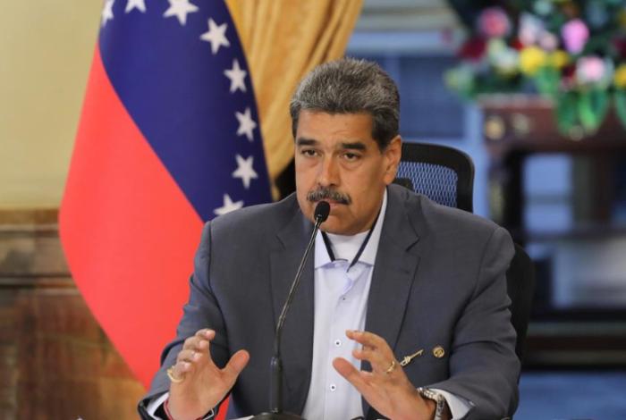 Maduro convoca a las bases del chavismo a preparar la "lucha armada" en caso de "agresión"