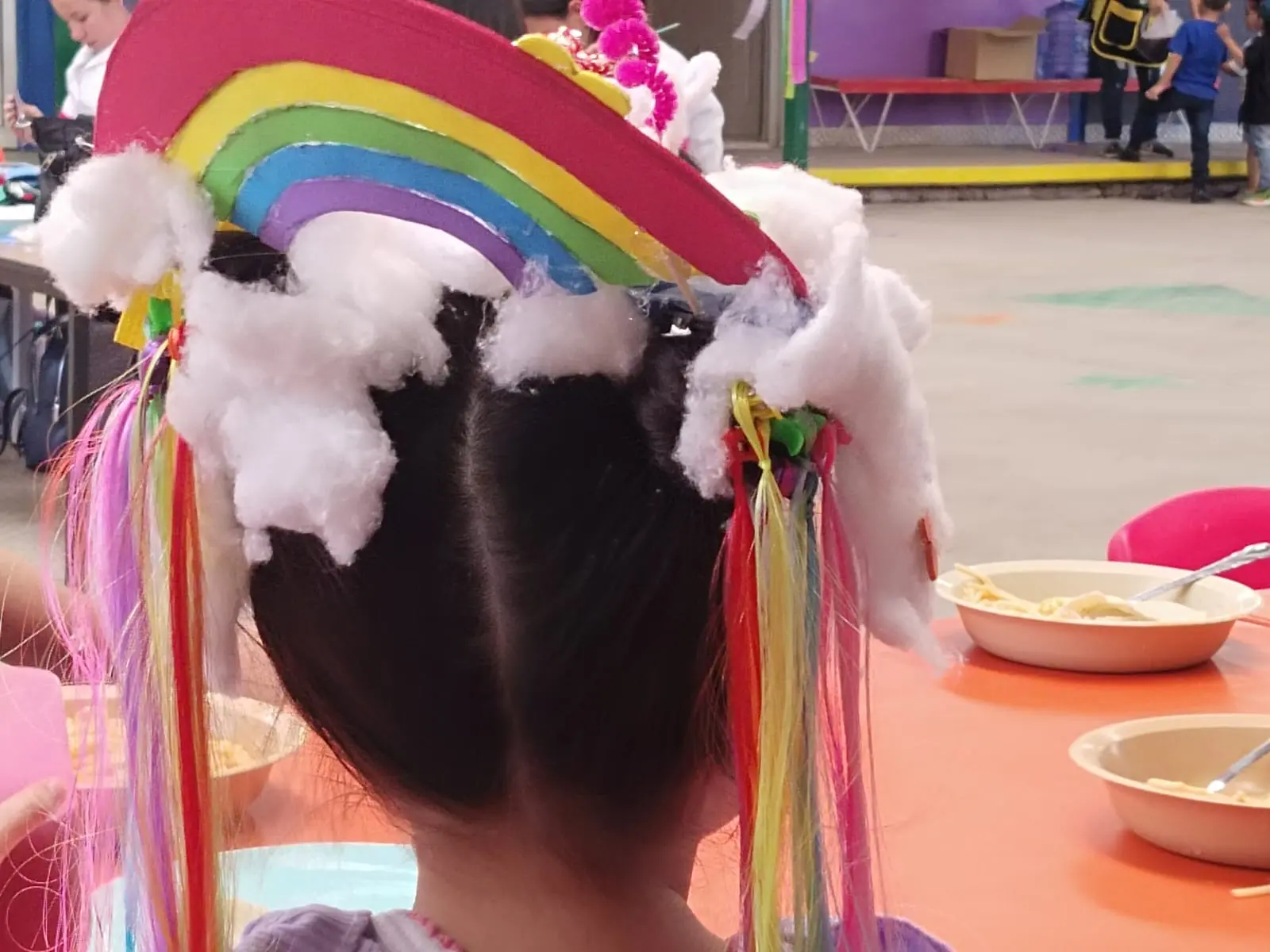 Maestros festejan El Día del Niño jugando y cantando