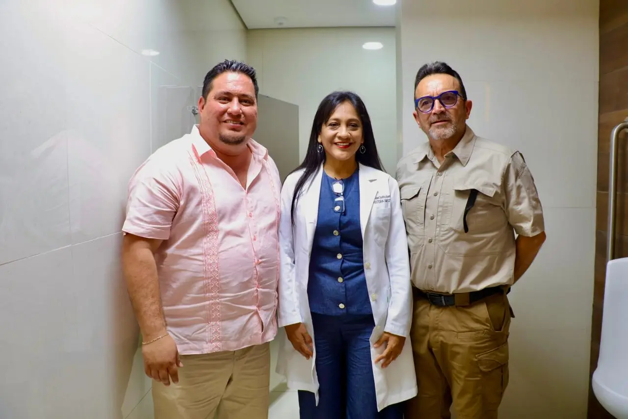 Manuel Esquivel Acompaña Entrega de Obras en IMSS Lázaro Cárdenas