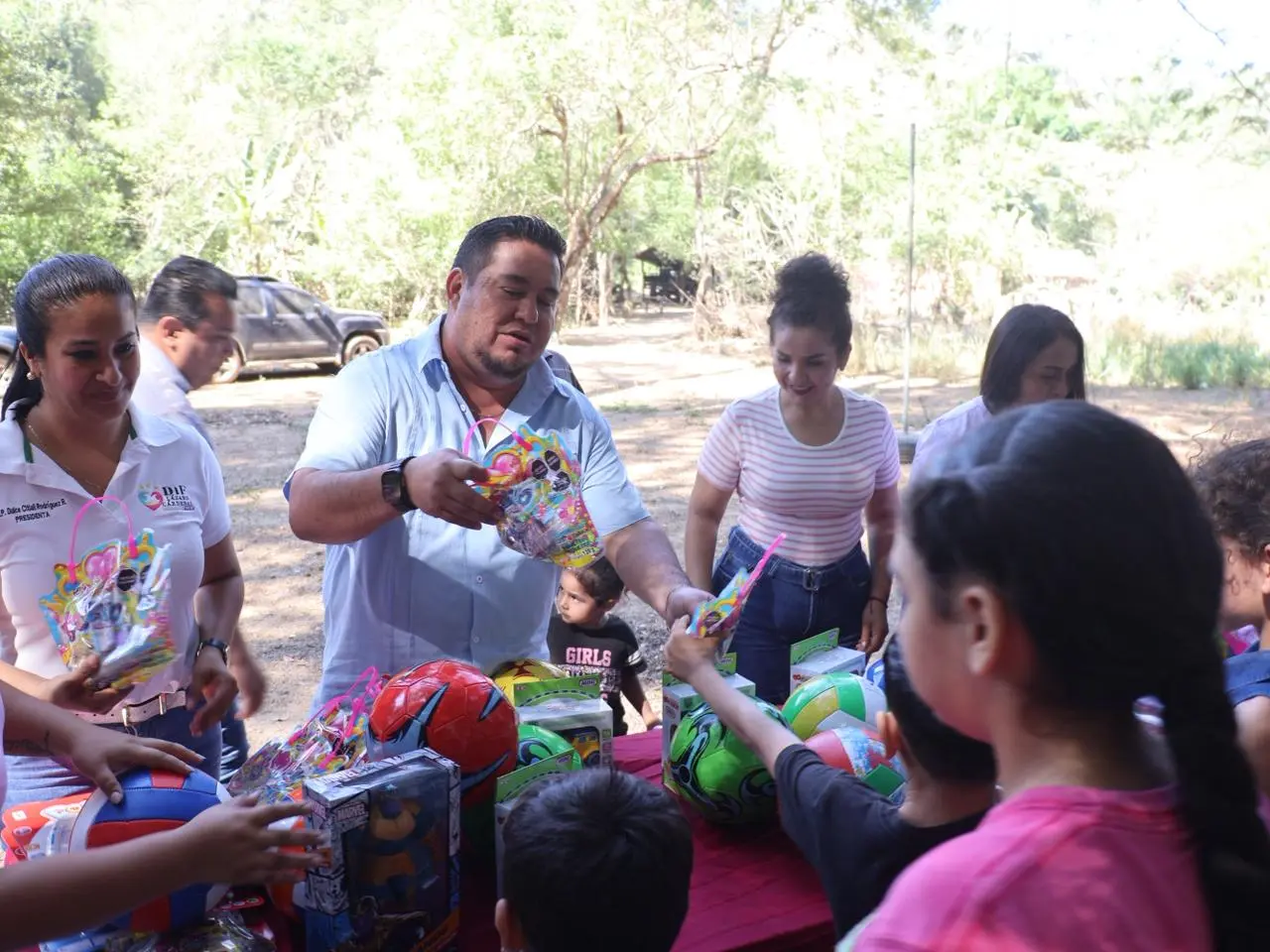 Manuel Esquivel Bejarano Acerca “Caravana de Reyes Magos” a Calabacillas