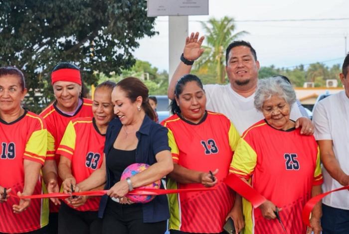 Manuel Esquivel Entrega Techumbre de Cancha en El Habillal, en Lázaro Cárdenas