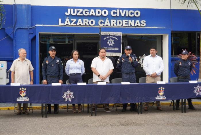  Manuel Esquivel Felicita a Policías por Culminación de Cursos