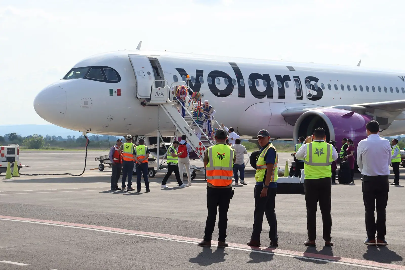 ”Maravilloso el trato en Michoacán”, afirman turistas del primer vuelo directo con Ixtapa: Sectur